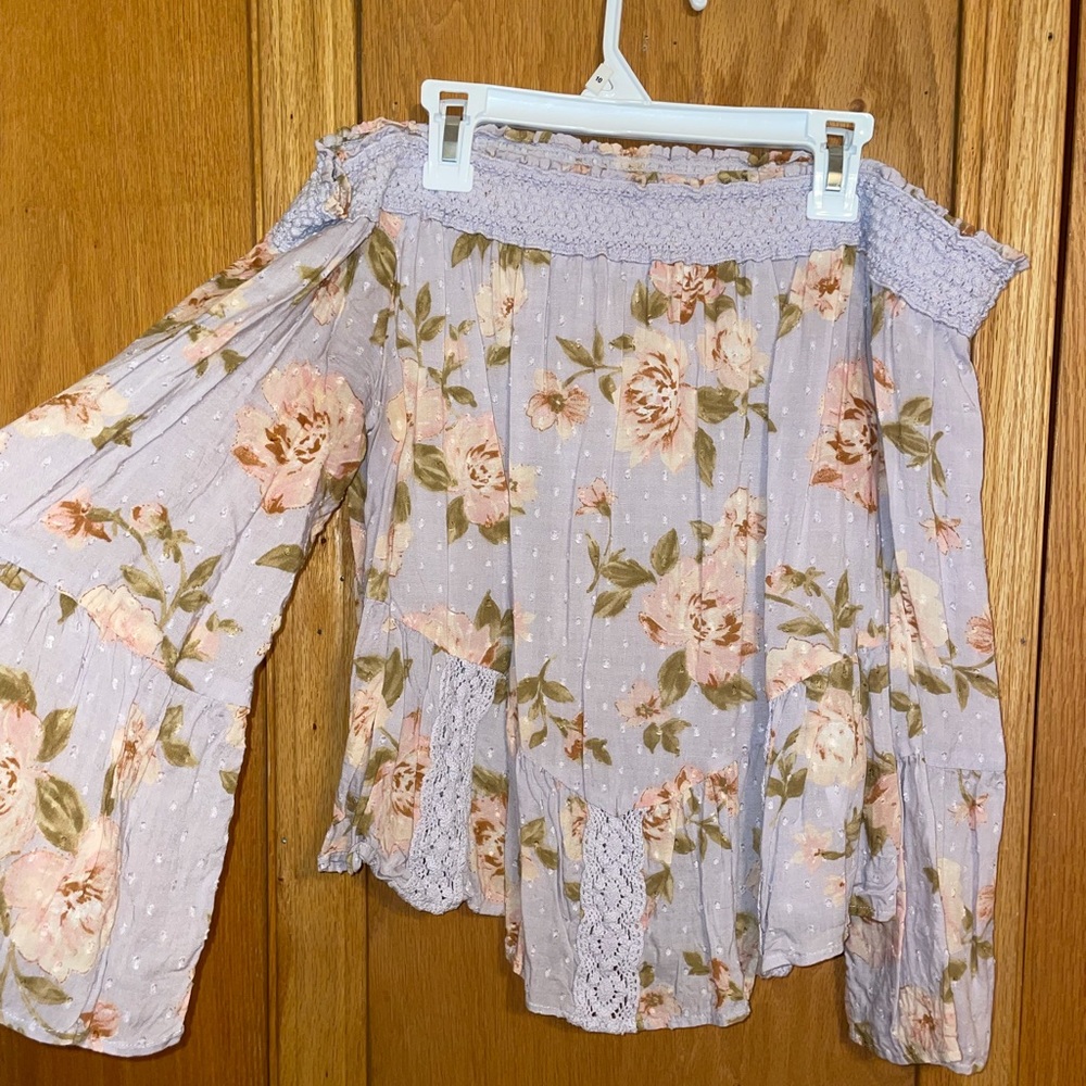 American eagle off the shoulder blouse size medium